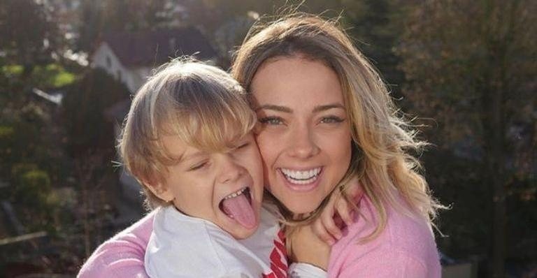 Davi Lucca posta lindo clique ao lado da mãe e do irmãozinho - Instagram