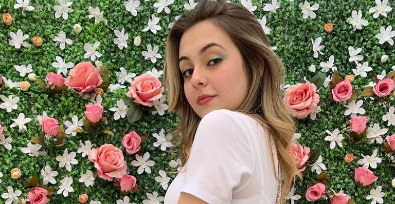 Klara Castanho exibe nova tatuagem e chama atenção com barriga negativa - Instagram