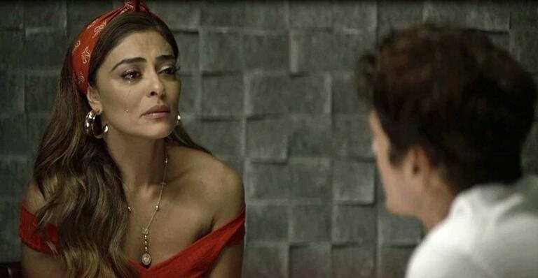 Maria da Paz (Juliana Paes) visita Régis (Reynaldo Gianecchini) na cadeia - Reprodução/TV Globo