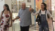 Antônio Fagundes e Alexandra Martins em shopping do Rio de Janeiro - RODRIGO ADÃO/AGNEWS