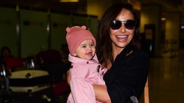 Sabrina Sato e Zoe no aeroporto de Guarulhos - Leo Franco/AgNews