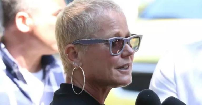 Xuxa se emociona no velório de Maurício Sherman - Roberto Filho/Brazil News