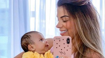 Evelyn Regly encanta os seguidores com foto do filho - Instagram