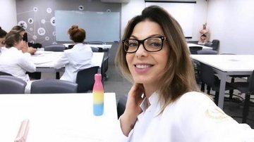 Sheila Mello em faculdade de Psicologia - Reprodução/Instagram