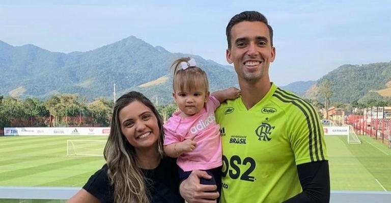 César, Amanda Tostes e a filha, Sarah - Reprodução/Instagram