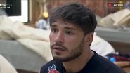 Lucas consolando Hari sobre discussão com Diego. - Divulgação/PlayPlus