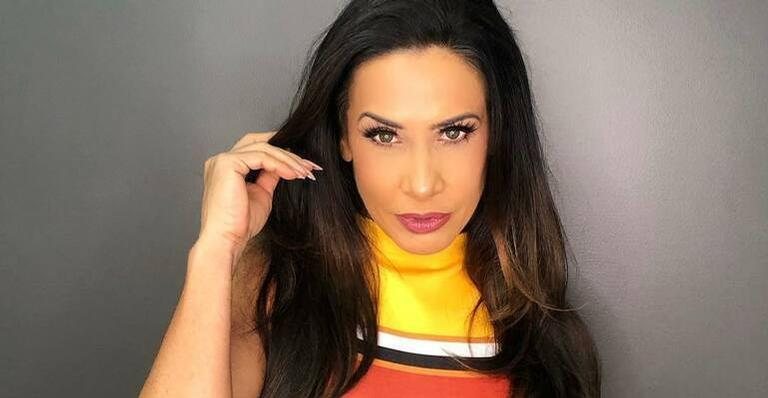 Scheila Carvalho ostenta decote nas redes sociais. - Divulgação/Instagram