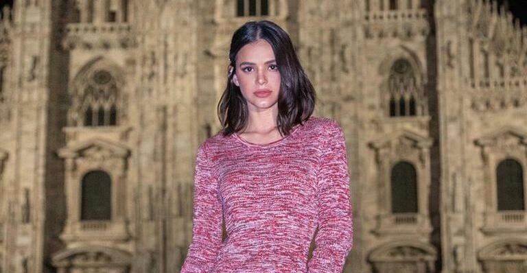 Bruna Marquezine impressiona com flexibilidade - Lucas Mennezes