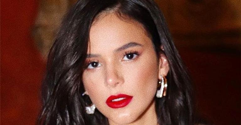 Bruna Marquezine rouba a cena com look poderoso em desfile de moda - Reprodução/Instagram