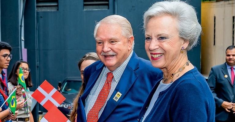 Benedikte chega à fundação, em São Paulo, ao lado de Jens Olesen, da Câmara de Com. Brasil-Dinamarca - Martin Gurfein