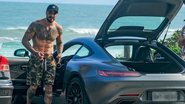 Felipe Titto com sua nova Mercedes na Praia de Grumari - Webert Belecio via AgNews