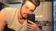 Luan Santana brinca com os fãs nas redes sociais em clique sensual. - Divulgação/Instagram