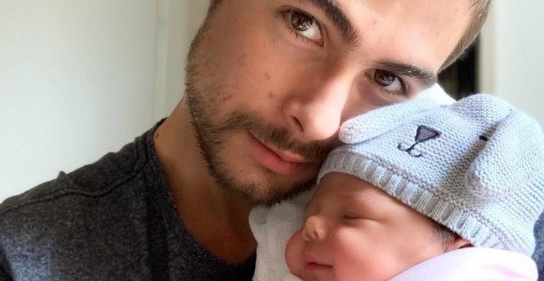 Rafael vitti posa ao lado de Clara Maria e se declara para a filha - Instagram