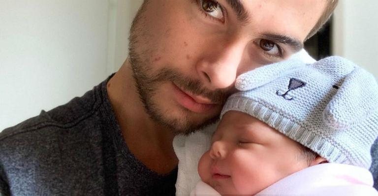 Rafa Vitti posta vídeos cantando paródias que fez para filha - Instagram