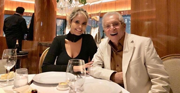 Carlos Alberto e a esposa Renata Domingues passam por apuros em voo. - Divulgação/Instagram