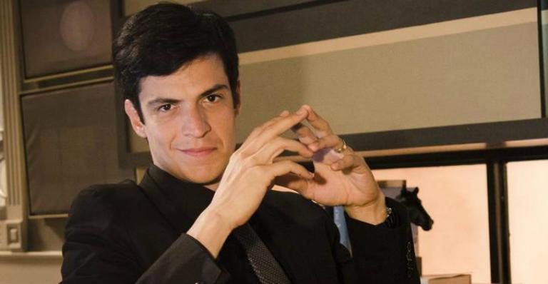 Mateus Solano como Félix, na novela Amor à Vida - Divulgação/TV Globo