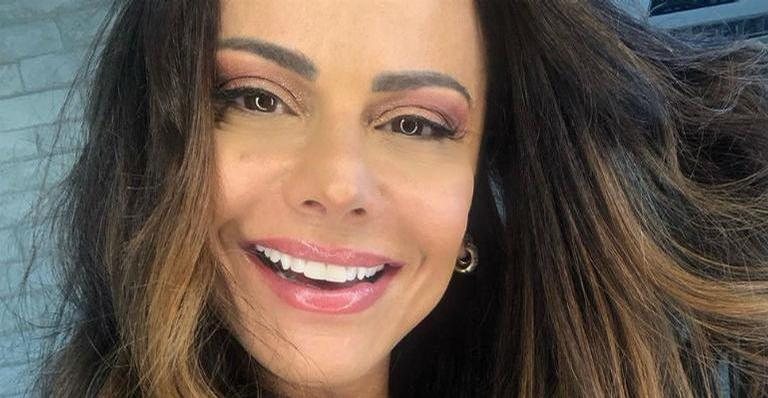 Viviane Araújo ostenta corpo sarado em clique inusitado de biquíni. - Divulgação/Instagram