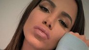 Anitta brinca sobre episódio de Thassia Naves com passaportes carimbados - Instagram