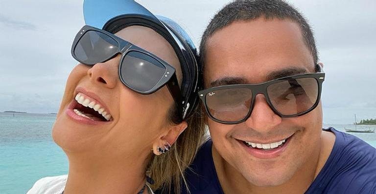 O casal Carla Perez e Xanddy voltam para casa depois de viagem de comemoração aos 20 anos de união - Instagram