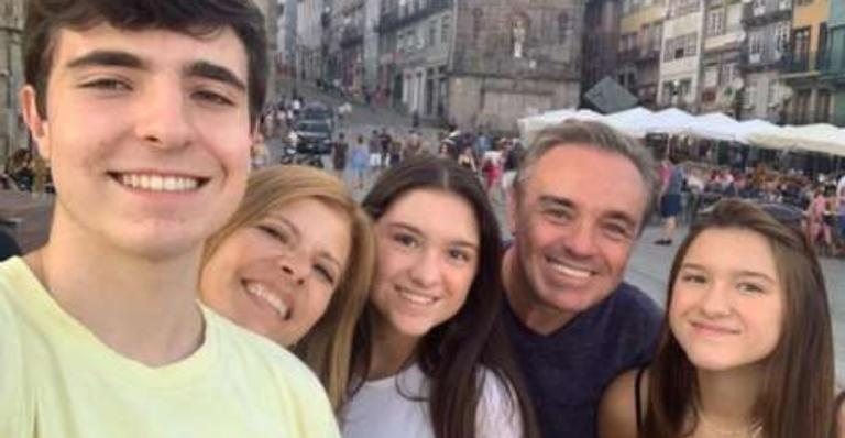 Familiares de Gugu Liberato se reúnem com pastor - Reprodução/Instagram