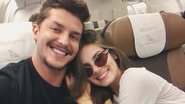 Camila Queiroz e Klebber Toledo curtem parque em Orlando - Instagram