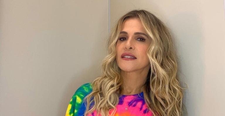 Ingrid Guimarães arranca suspiros ao compartilhar clique com camiseta colorida - Foto/Instagram