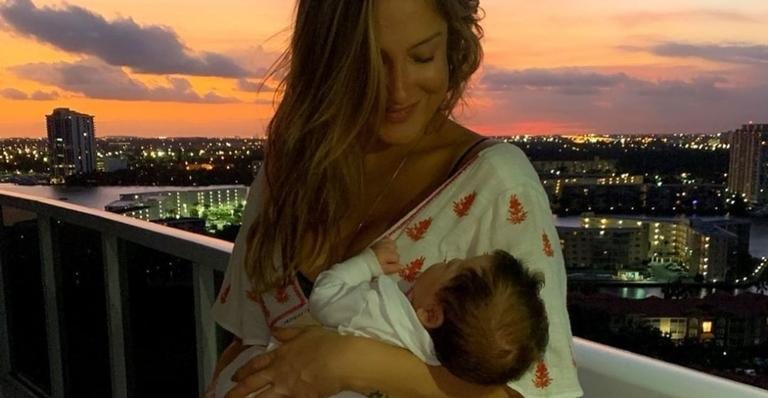 Claudia Leitte se derrete com a filha de 3 meses sorrindo - Reprodução/Instagram