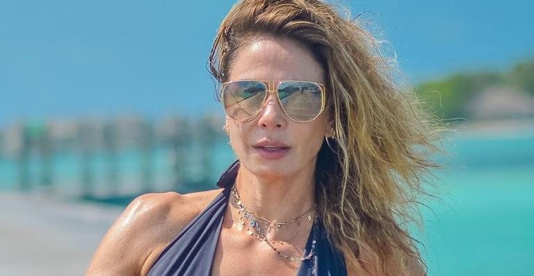 Luciana Gimenez esbanja sua boa forma com cliques de biquíni - Instagram