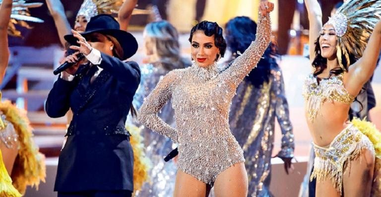 Performance de Anitta  em Las Vegas - Lester Cohen via Getty Images e Mindy Small via FilmMagic