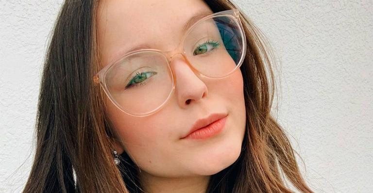 Larissa Manoela bate 26 milhões de seguidores nas redes e comemora com make icônica - Insatgram