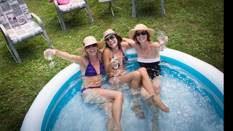 6 itens essenciais para aproveitar melhor a piscina no verão - Getty Images