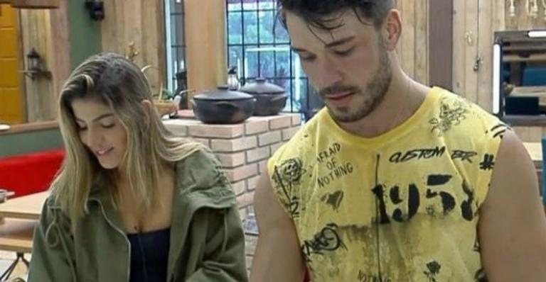 Hariany briga com Lucas após modelo jogar foto de Netto fora - Reprodução/Record TV