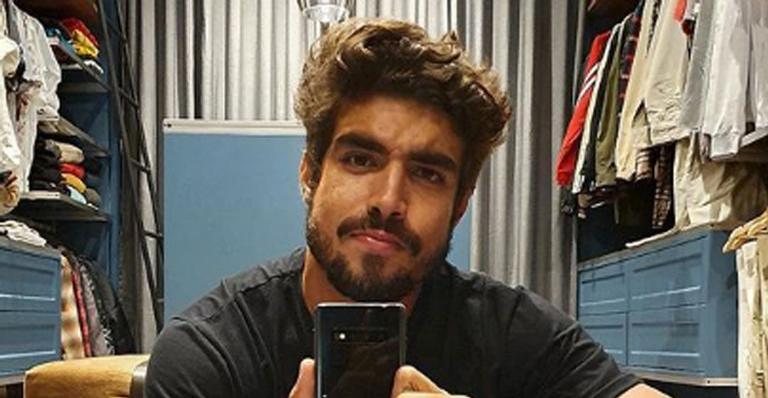 Caio Castro diverte seguidores com legenda de foto ao lado de Giovanna Lancellotti - Instagram