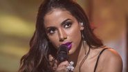 Anitta surge seminua em banheiro químico. - Foto: Globo/João Cotta