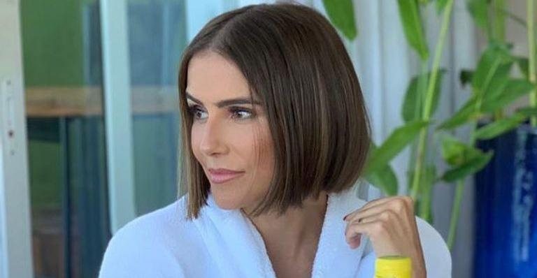 Deborah Secco posa de lingerie em cima da cama - Instagram/Reprodução