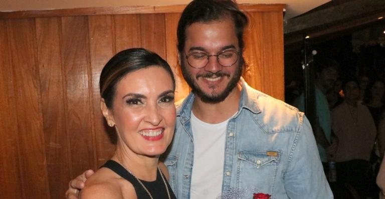 Fátima Bernardes ganha flores e beijos de Túlio Gadelha - Rogério Fidalgo/Agnews