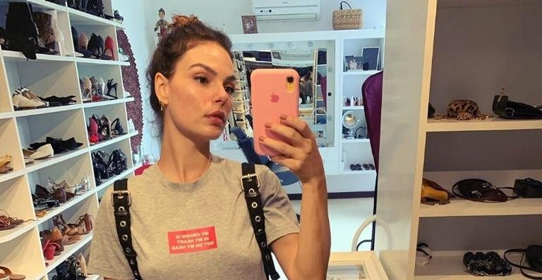 Isis Valverde encanta ao ser flagrada em passeio com a família - Foto/Instagram