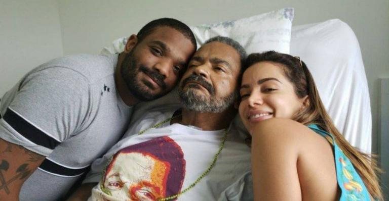 Arlindo Cruz recebe visita de Anitta e fazem fotos juntos - Instagram