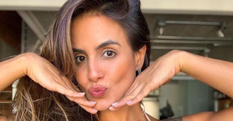 Carol Peixinho exibe barriga trincada ao compartilha clique de biquíni nas redes - Instagram