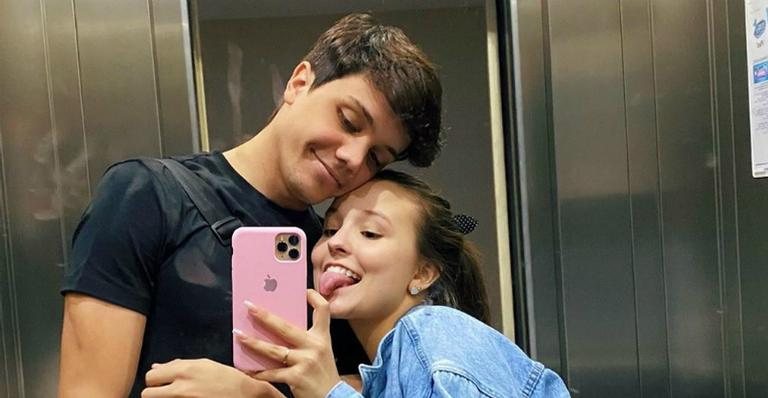 Larissa Manoela comemora 2 anos de namoro com Leo Cidade - Instagram