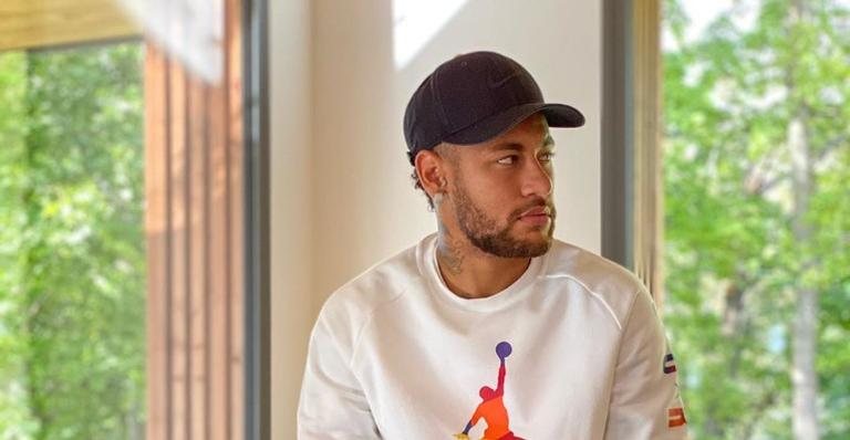 Neymar Jr. surpreende seguidores aoa compartilhar clique ao lado de modelo russa - Instagram