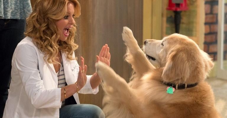 D.J e Cosmo durante a última temporada de ''Fuller House'' - Foto/Reprodução