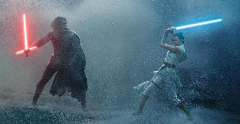 Rey e Kylo Ren durante uma batalha em Star Wars - Foto/Divulgação