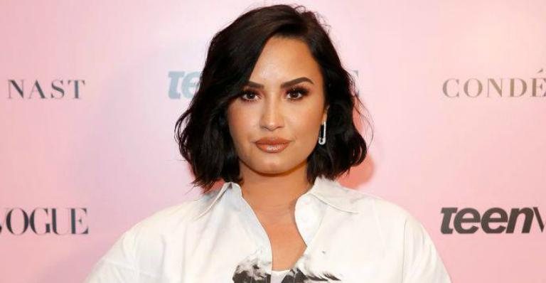 Demi Lovato tatua mensagem de superação no pescoço - Getty Images