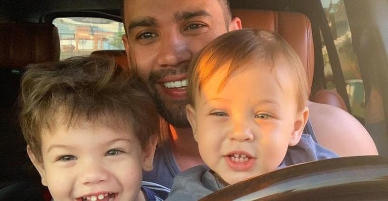 Gusttavo Lima ensina Gabriel e Samuel a tocar instrumentos - Instagram/Reprodução