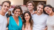 Valeria Alencar compartilha lindo clique da celebração de seu casamento em que aparece cercada de sua família - Instagram