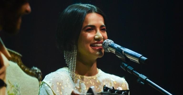 Manu Gavassi se emociona ao ver a platéia cantar os seus maiores sucessos com ela - Foto/Patrícia Devoraes