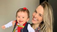 Filha de Thaeme Mariôto completa oito meses e cantora comemora - Instagram