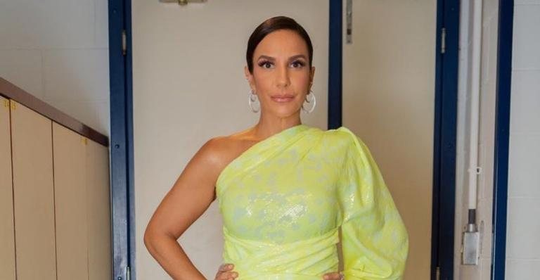 Ivete Sangalo fala sobre sua rotina ao mostrar filhas interagindo com decorações de natal - Instagram