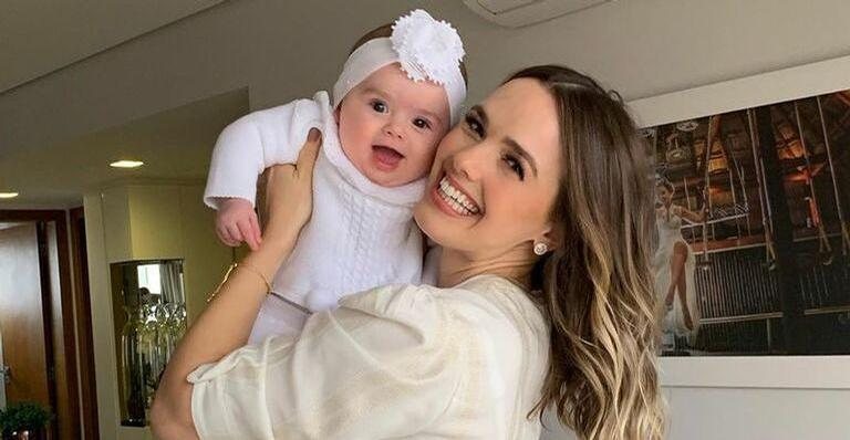 Thaeme Mariôto se surpreende com o tamanho da filha - Divulgação/Instagram